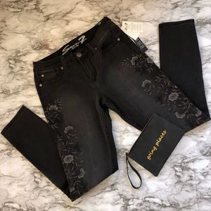 Seven7 Jeans - Embroidered Skinny Jeans Seven7 Jeans - Embroidered Skinny Jeans
